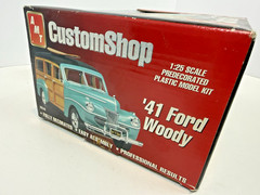 AMT Custom Shop ’41 Ford Woody 1:25 Scale Model Kit #30248 Predecorated Sealed
