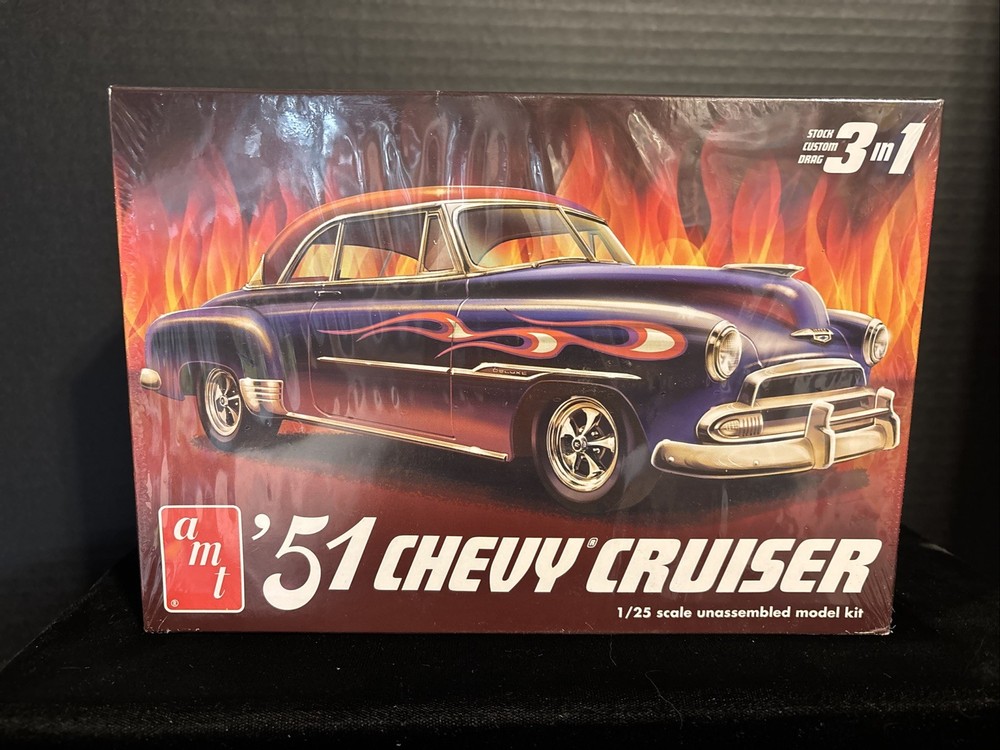 AMT 1556 ‘51 CHEVY CRUISER MODEL KIT-NIB-1/25 SCALE