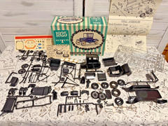 Vintage 1925 Model T Ford 1:25 Model Kit AMT Corporation 1960s Appears Complete