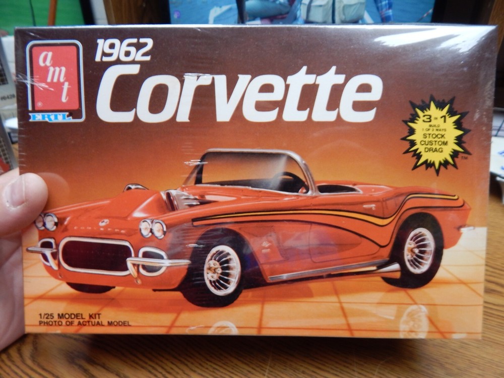 AMT 6521 1962 CORVETTE CAR MODEL KIT NEW IN SEALED BOX 1/25 SCALE