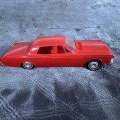 AMT 1968 Lincoln Continental Red 1/25th Scale Friction Dealer Promo Car