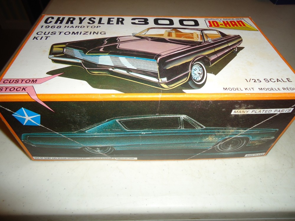 JOHAN 1/25 1968 CHRYSLER 300 UNBUILT MODEL KIT