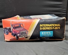 Vintage Orig Ertl 1:25 International S-Series F-2674 Semi Sealed Model Kit #8026