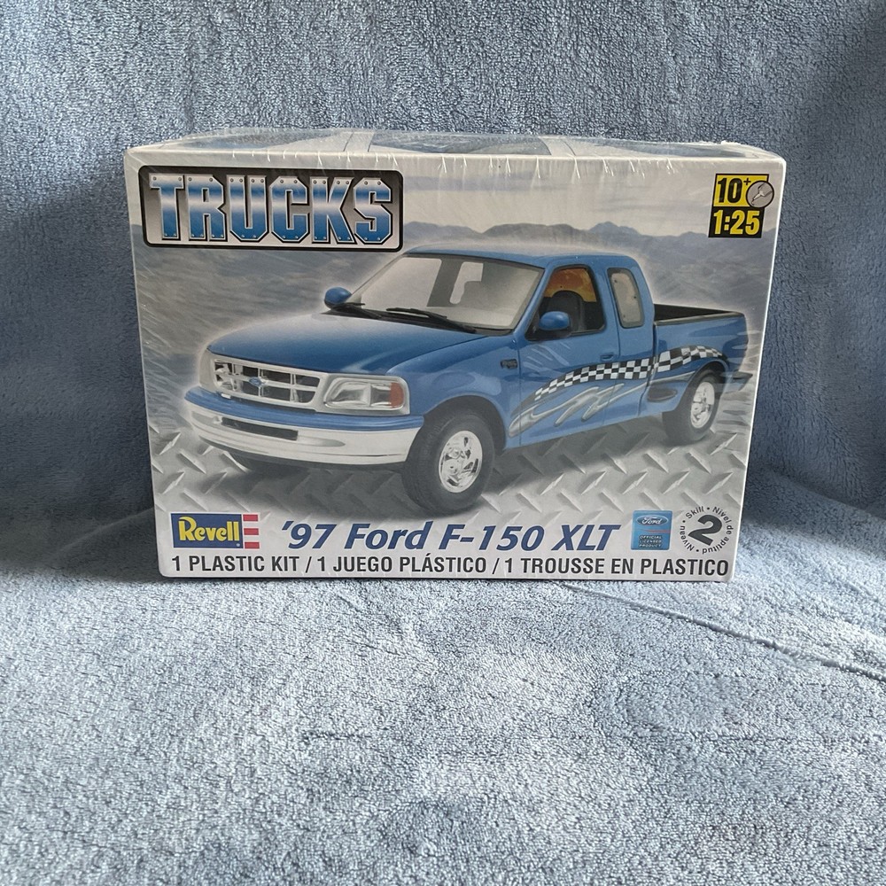 Revell ‘97 Ford F-150 XLT Truck 1/25 Scale Model Car Kit #85-7215