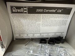 Vintage Revell 85-2840 1/25 Scale ’05 Corvette C-6 Plastic Model Kit