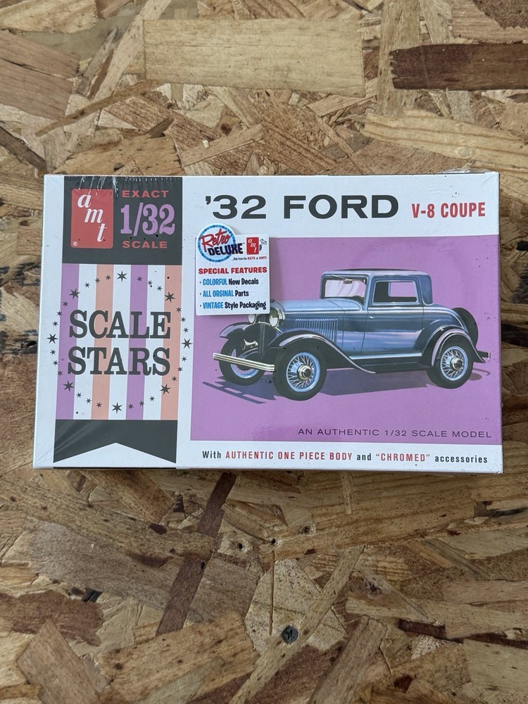 NOS 1:32 ‘32 Ford V-8 coupe Round2 Models AMT 1181/12