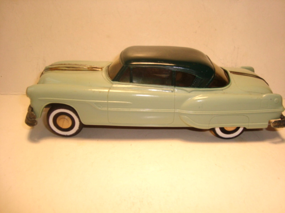 AMT 1953 Pontiac Chieftain 2 DR Sedan Dealer Promo Model Car