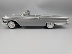 1959 FORD GALAXIE SILVER CONVERTIBLE 1/25 scale – PROMO Friction 2 Tone Interior