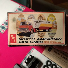 AMT 1967 North American Van Lines Tractor Trailer Model Kit Unbuilt Open Box
