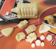 Revell 1:8 1932 Ford Roadster Highboy Hot Rod Custom Resin Body & Parts Included