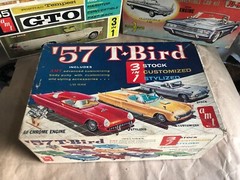 AMT 3 Way 1957 Ford Thunderbird T-bird George Barris Model Kit T2257 BOX 1:25