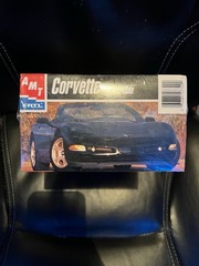 AMT 1998 ’98 Chevy Corvette C6 Convertible Sealed 1:25 Plastic Model Kit 8329