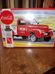 AMT1145 – Coca-Cola ’40 Willys Pickup Truck 1/25 Scale Plastic Model Car Kit