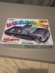 Aoshima 1/24 Toyota Hilux Custom Version 2 Hot Company