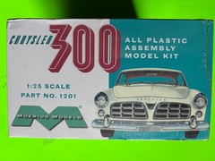 CHRYSLER 300 COUPE MODEL KIT MOEBIUS 1/25 SCALE BRAND NEW SEALED COOL LOOK!!