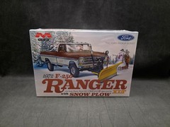Moebius 1972 F-250 Ranger XLT w/Snow Plow 1:25 Scale Plastic Model Kit 2568