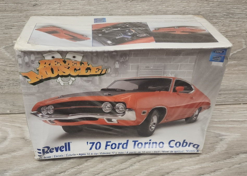 Revell Muscle 70 Ford Torino Cobra Model Kit 1/25 Scale Sealed READ!