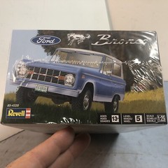 REVELL Ford Bronco 1/25 Scale Plastic Model Car Kit 85-4320 Sealed Brand New