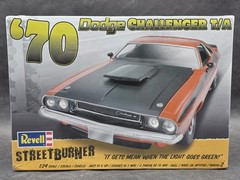 Revell Streetburner 1970 70 Dodge Challenger T/A Plastic Model Car Kit 1:24 2596