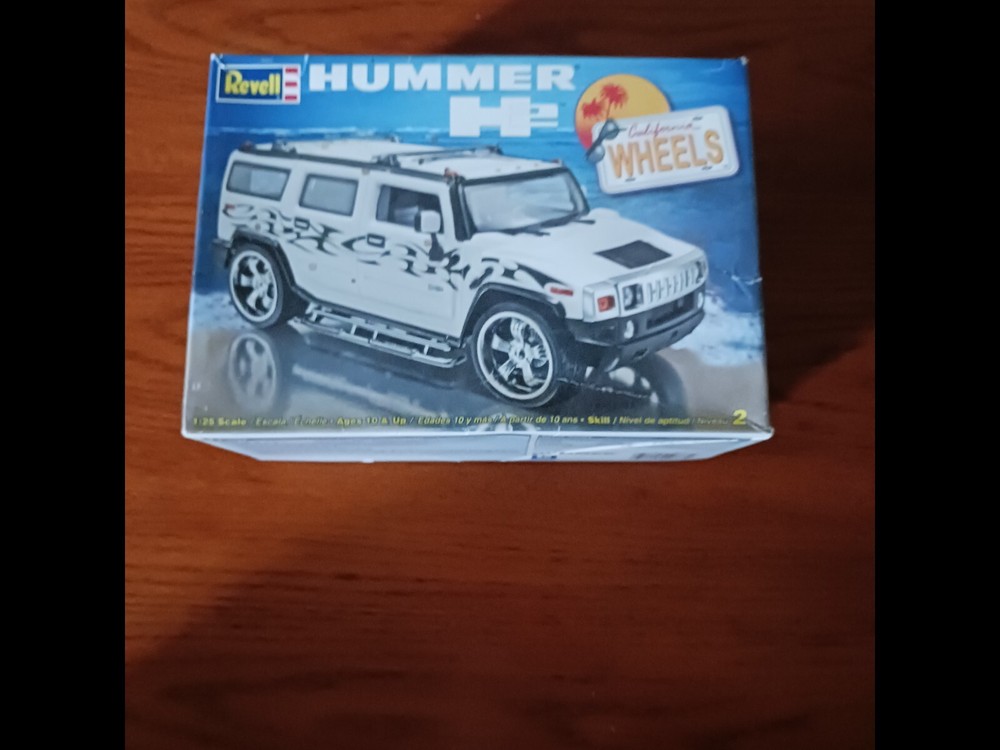 Revell Hummer H2 plastic Model Kit