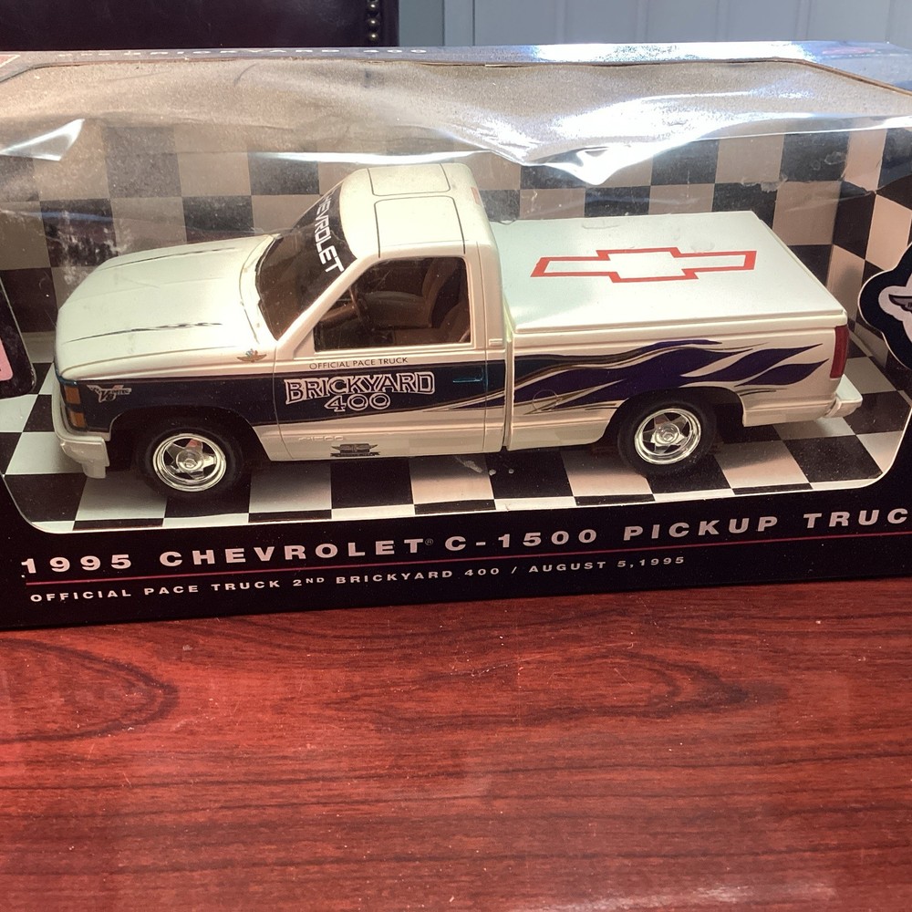 AMT ERTL 1995 CHEVROLET C-1500 OFFICIAL PACE TRUCK BRICKYARD 400 PLASTIC PROMO