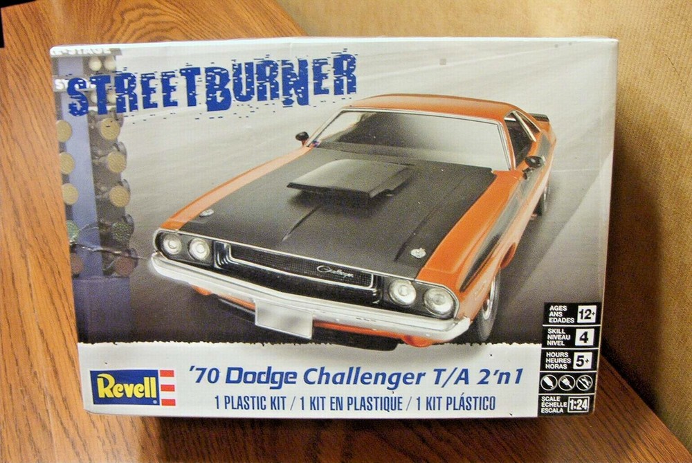 REVELL ’70 DODGE CHALLENGER T/A 2’n1 MODEL KIT 1/24 SCALE