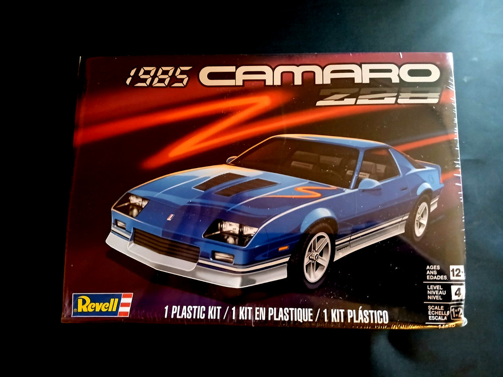 Model Kit 1985 Chevrolet Camaro Z/28 Revell 1:24 Skill Level 4