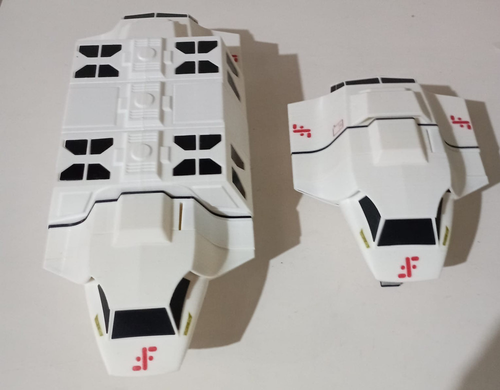 Set V Visitors Skyfighter & Squadship 1/24 scale, Only For display and adults