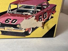 AMT 1960 Valiant 4 Door 1/25 Model Kit Original #9060 139 & Box BUILT RARE
