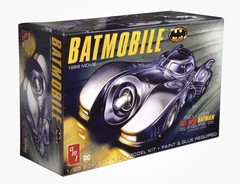 AMT 1504 1989 Batmobile w/Seated Batman Figure Plastic Model Kit