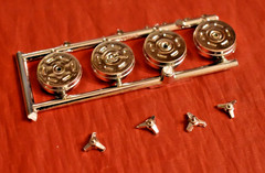 AMT 60’s Style Custom Wheels with Knock Offs 1/25