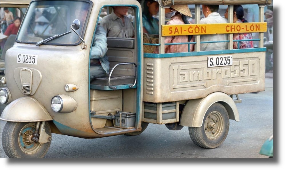 Gekko Model 1/35 Saigon Shuttle Tricycle with Driver and Passenger 1960-1970s Pl