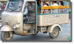 Gekko Model 1/35 Saigon Shuttle Tricycle with Driver and Passenger 1960-1970s Pl