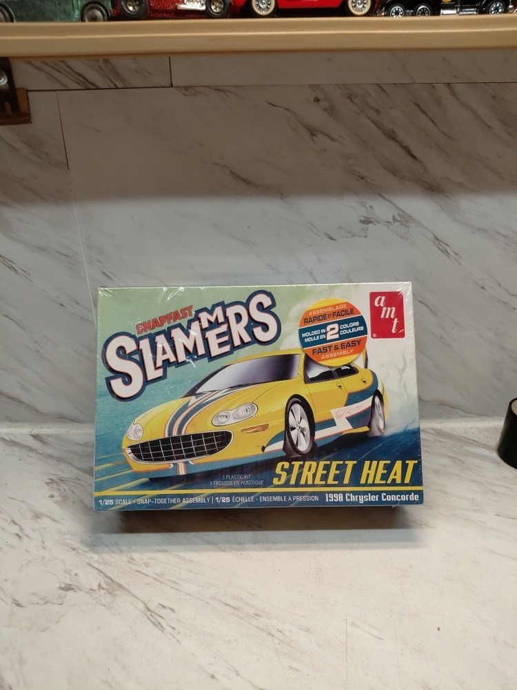 AMT Snapfast Slammers 1998 Chrysler Concorde Street Heat Model Car Kit 1:25 New