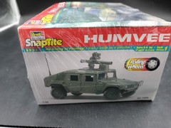 🔥Revell Snaptite Military Humvee Hummer 1:25 Model Kit #85-1909 1999 Dented box