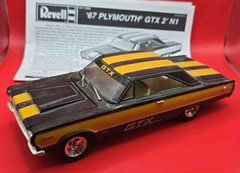 Revell 1967 Plymouth Belvedere GTX Hemi 1/25 Model Kit Street Machine Built