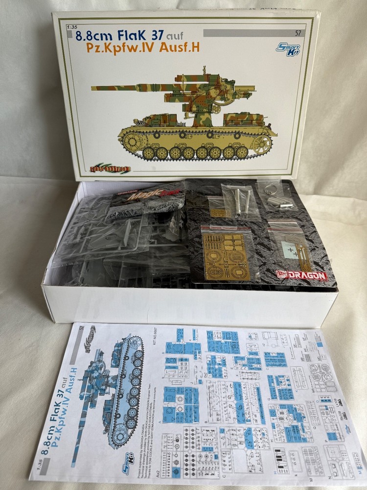 Dragon Cyber Hobby 6667 8.8 FlaK 37 auf Pz.Kpfw.IV Ausf.H German Tank Model 1:35