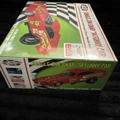 Model Kit 1974 Funny Car “Jungle Jim” (Snap-to-Build) 1/32 Scale Model by Atlan