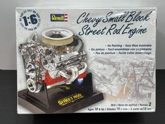 Revell Chevy Small Block Street Rod Engine Kit 1:6 Die Cast w/Display Stand New