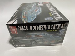 AMT 1963 Corvette Sting ray Street Rod Retro Deluxe Plastic Model Kit Sealed Box