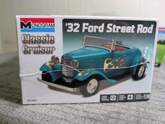 Revell Monogram 1932 Ford Street Rod Classic Cruiser 1:24 Scale Model Car Kit