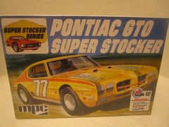 1970 Pontiac GTO Super Stocker Race Car 1/25 Scale Model Kit w/ Roll Cage NEW