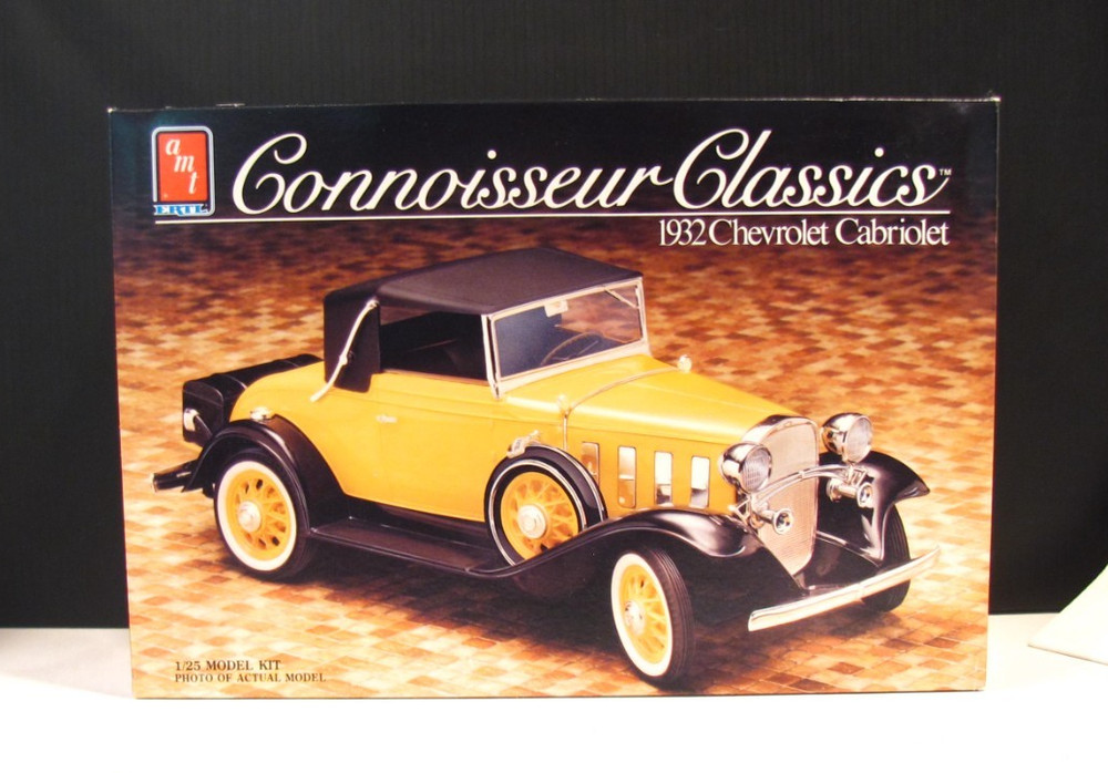AMT Connoisseur Classics 1932 Chevrolet Cabriolet 1:25 Model Kit #6508 Complete