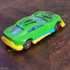 GREENBRIER SUNTOYS 9891 GREEN BLUE & YELLOW DIECAST 2 3/4″ CAR W/ COBRA SNAKE