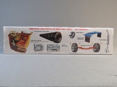 MPC 899 MACK DM800 HEAVY DUTY SEMI TRACTOR TRUCK MODEL KIT 1:25 SCALE MPC899 NEW
