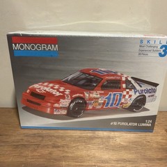 VINTAGE 1991 Monogram 2941 Plastic Model Car Kit OF # 10 PUROLATOR LUMINA
