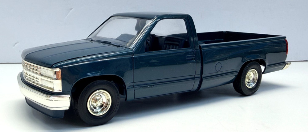 AMT 1:24 Scale 1990 Chevrolet Silverado C-1500 Catalina Blue Dealer Promo New