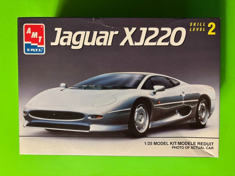 1993 JAGUAR XJ220 COUPE MODEL KIT 1/25 SCALE AMT ERTL NEW IN OPEN BOX COOL LOOK!