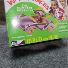 Wacky Races: Compact Pussycat Figure Snap Model Kit Penelope Pitstop 1/25 Scale