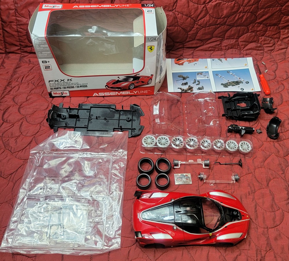 Maisto MAI39132R 1-14 Official Ferrari Product FXX K Toy Car Kit Red # 39132
